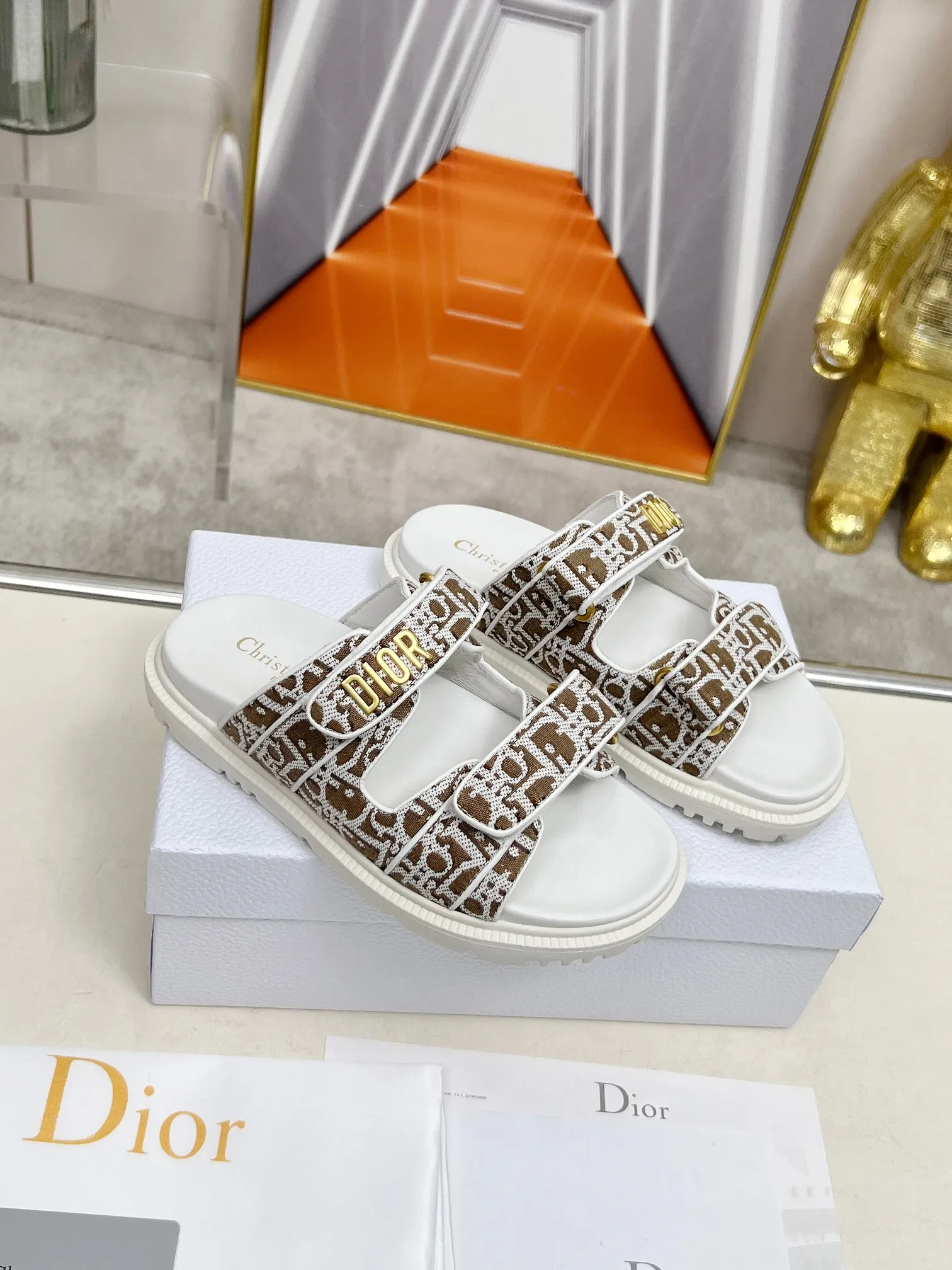 👟👟Ex-factory price 480👟👟Dior👏👏New classic style. 🔥Purchasing-level qualityThick-soled slippers popular in foreign counters. Upper➕Inner: original customized material, original mold opening of sole 1.1 (lightweight, code number 35-40 (41/42 can be customized)